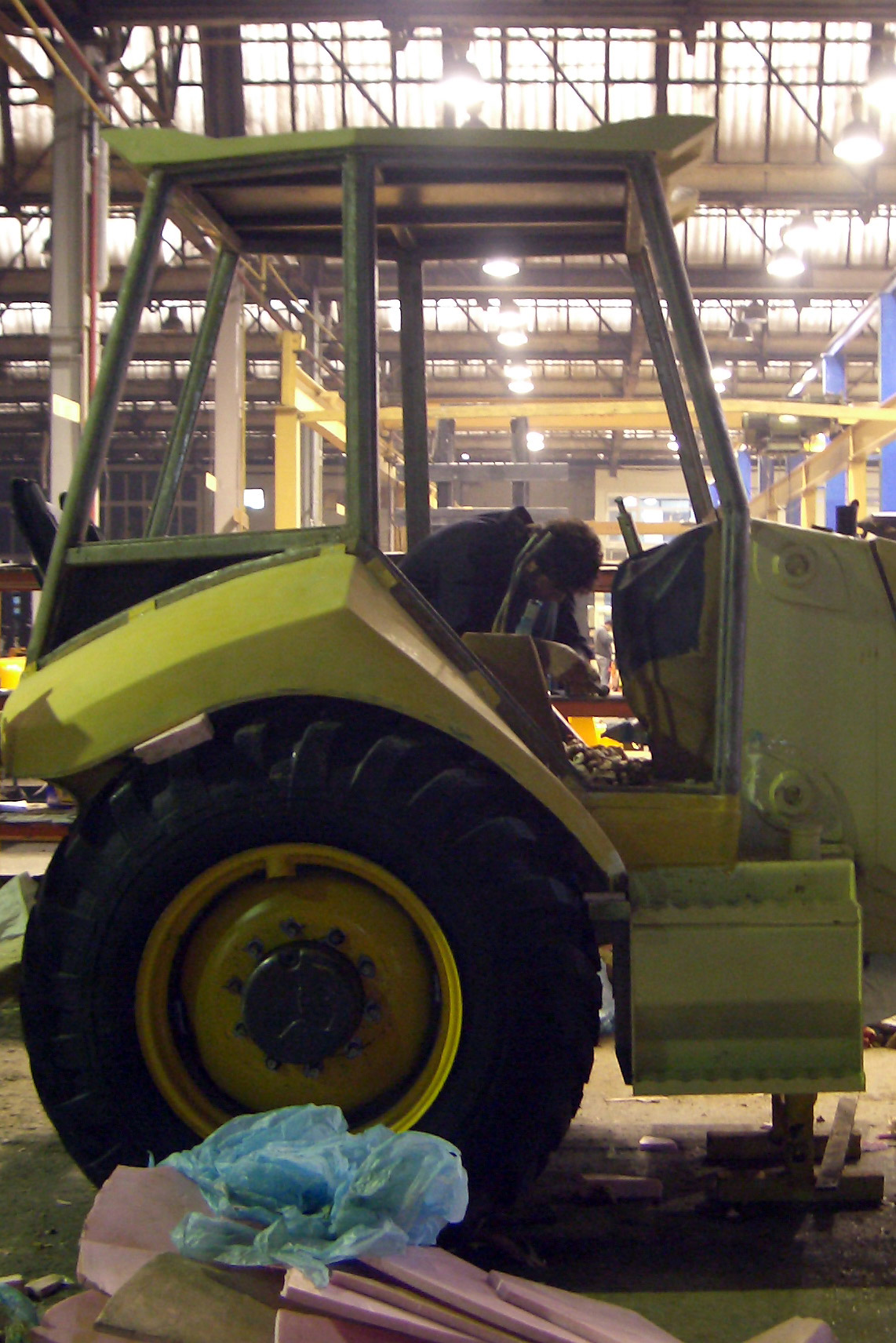 backhoe-loader-880-11