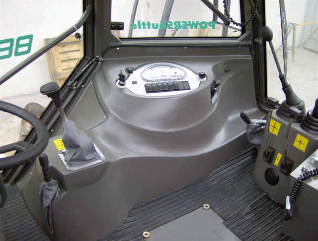 backhoe-loader-880-3