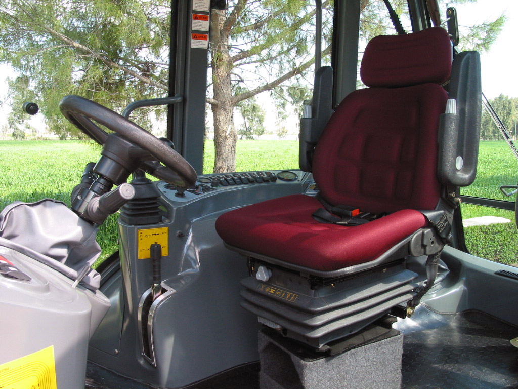 backhoe-loader-885-2