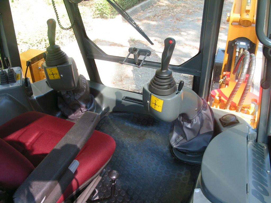 backhoe-loader-885-5