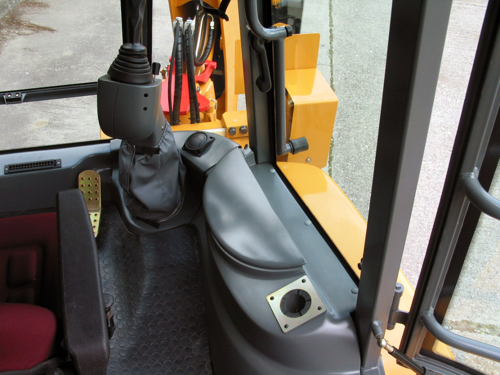 backhoe-loader-885-6